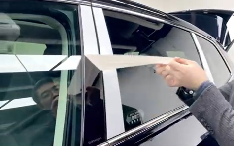 你還在為產(chǎn)品有劃痕而煩惱？換一種方式，讓德尚精機的汽車BC柱自動貼膜機幫你解決問題！