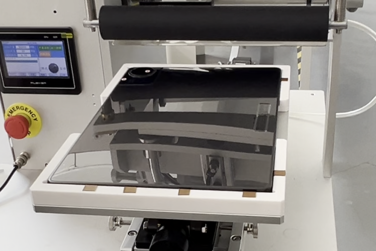 精準(zhǔn)高效！全新“顯示屏貼膜機(jī)”助力平板電腦廠家提升良率